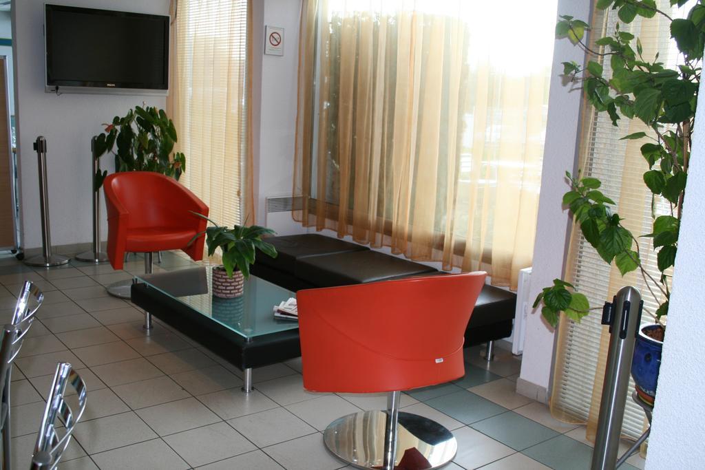 Ibis Budget Thiers Extérieur photo