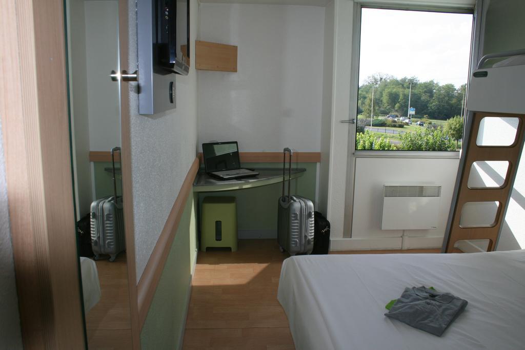 Ibis Budget Thiers Extérieur photo